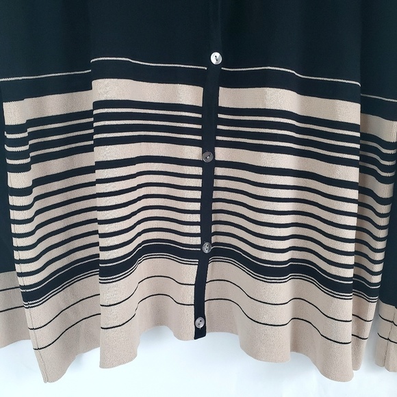 Finity Women 2X Button Down Sweater - Picture 3 of 5